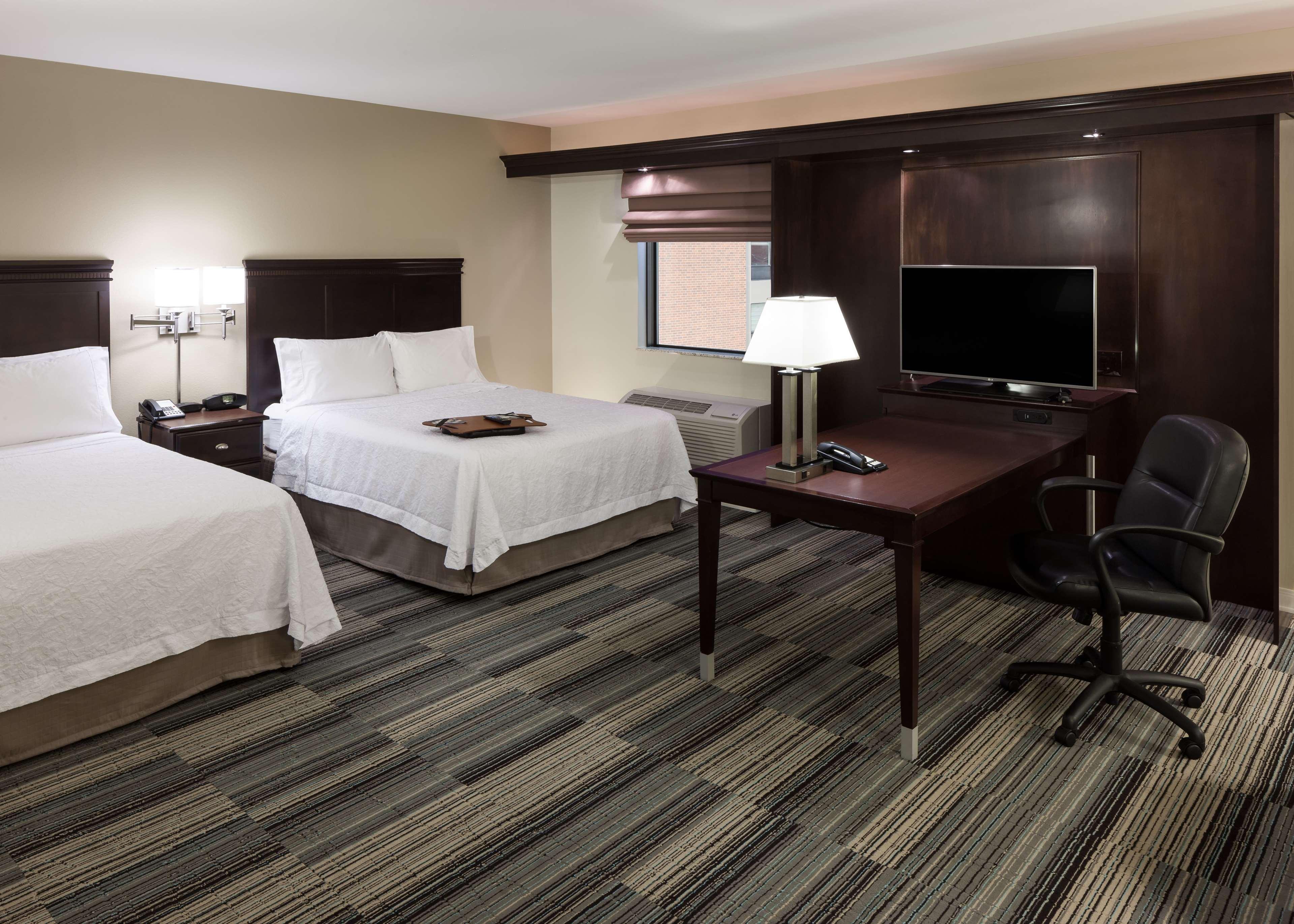 Hampton Inn & Suites Omaha-Downtown Exterior foto